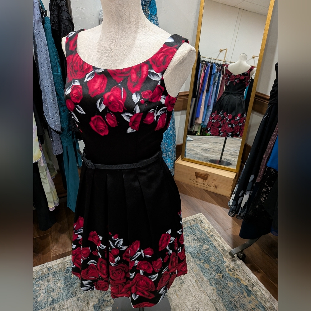 White House Black Market Black and Red Floral